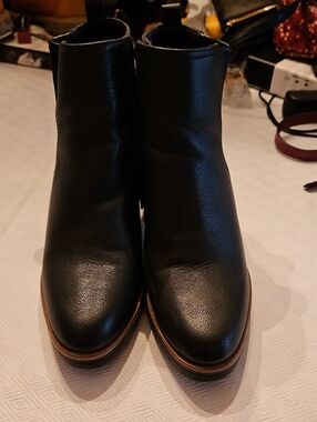 Naturalizer Black Leather Ankle Boots with Tan Trim